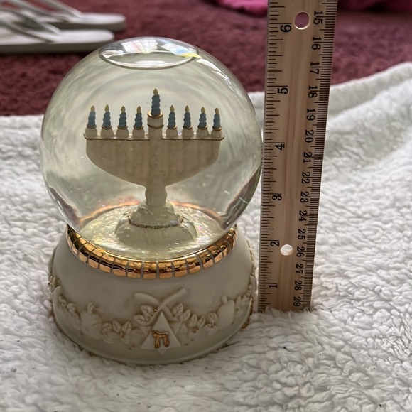 San Francisco Music Box Co. Vintage Hanukkah Snow Globe - Picture 8 of 9